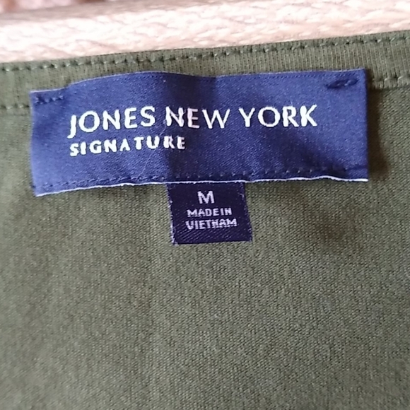 Jones New York Womens Medium Dark Green Ruffle Front Long Sleeve Tee T Shirt Top - Picture 6 of 9